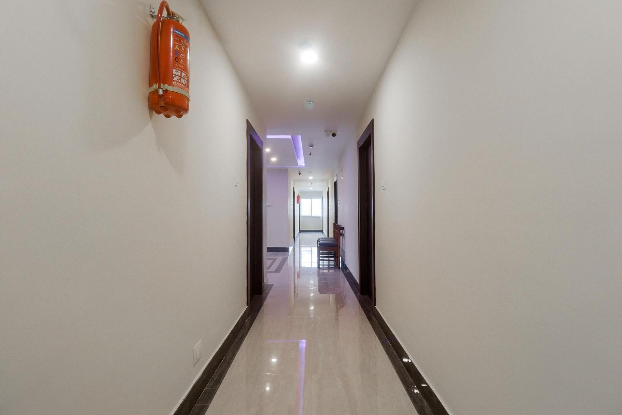Townhouse Dj Grand Hotel Тирупати Екстериор снимка