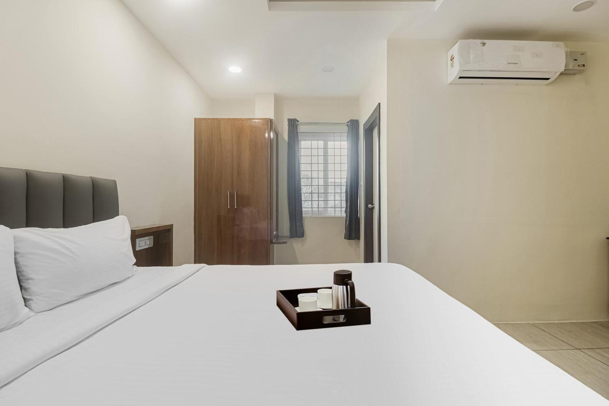 Townhouse Dj Grand Hotel Тирупати Екстериор снимка
