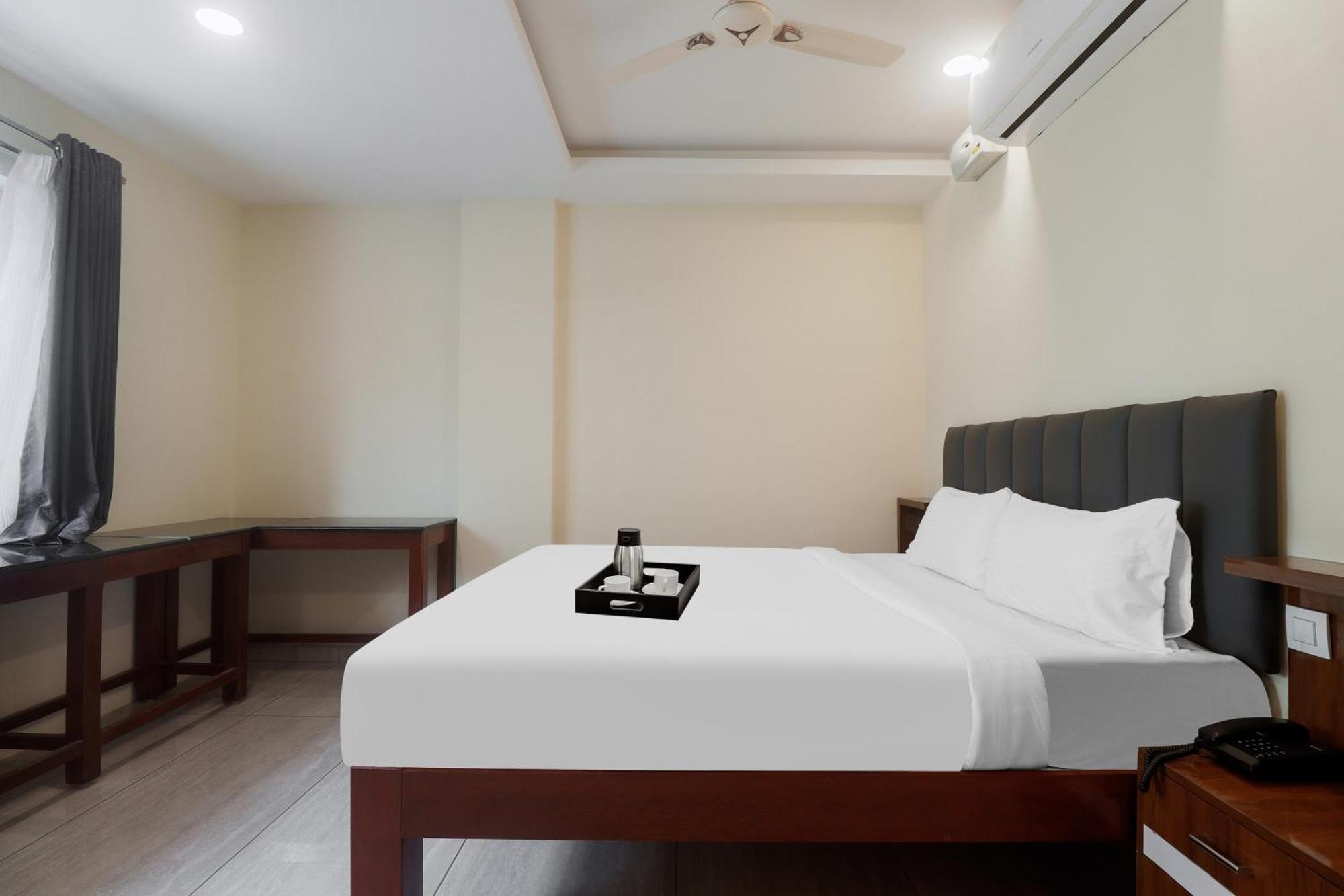 Townhouse Dj Grand Hotel Тирупати Екстериор снимка