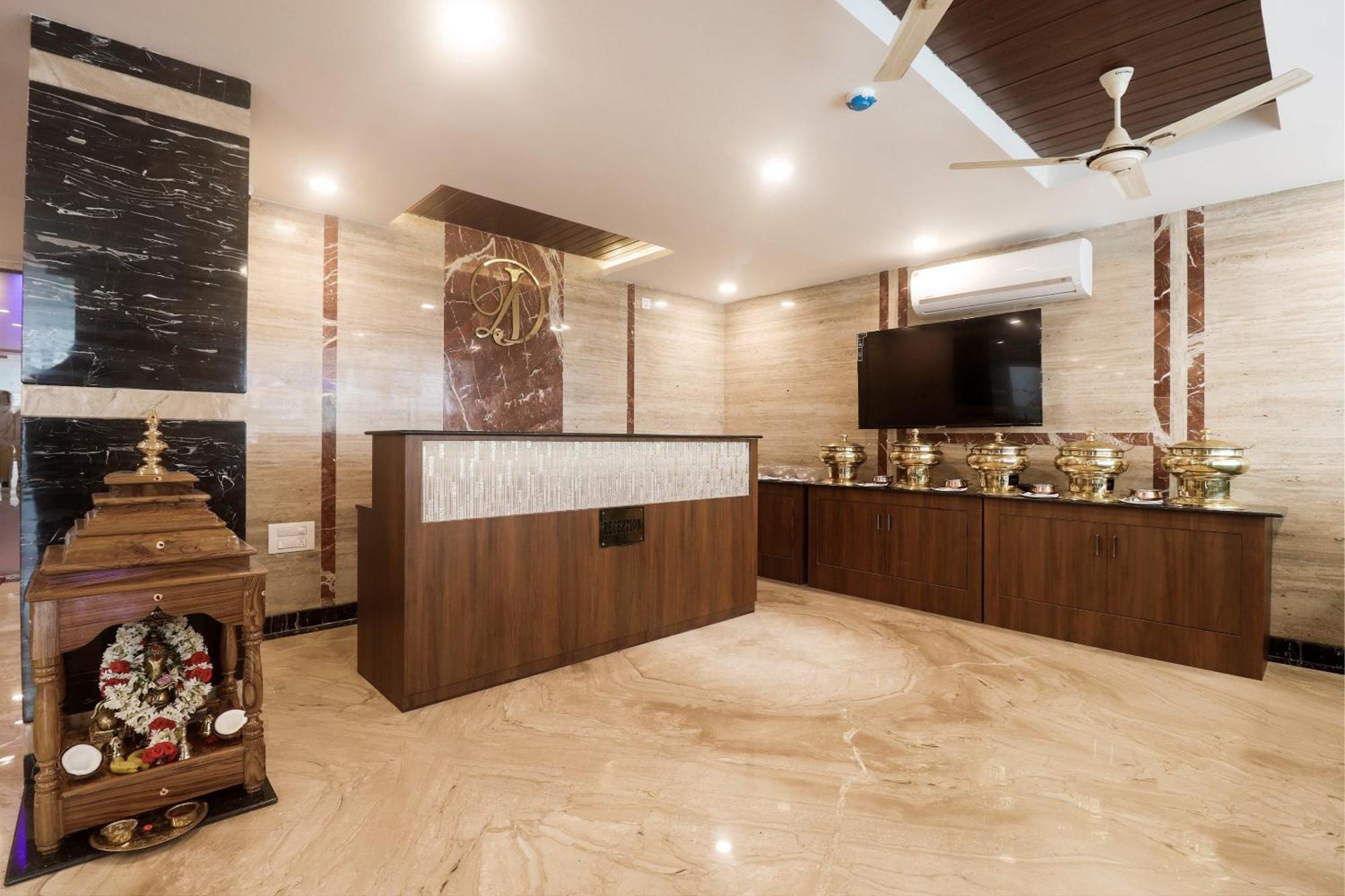 Townhouse Dj Grand Hotel Тирупати Екстериор снимка