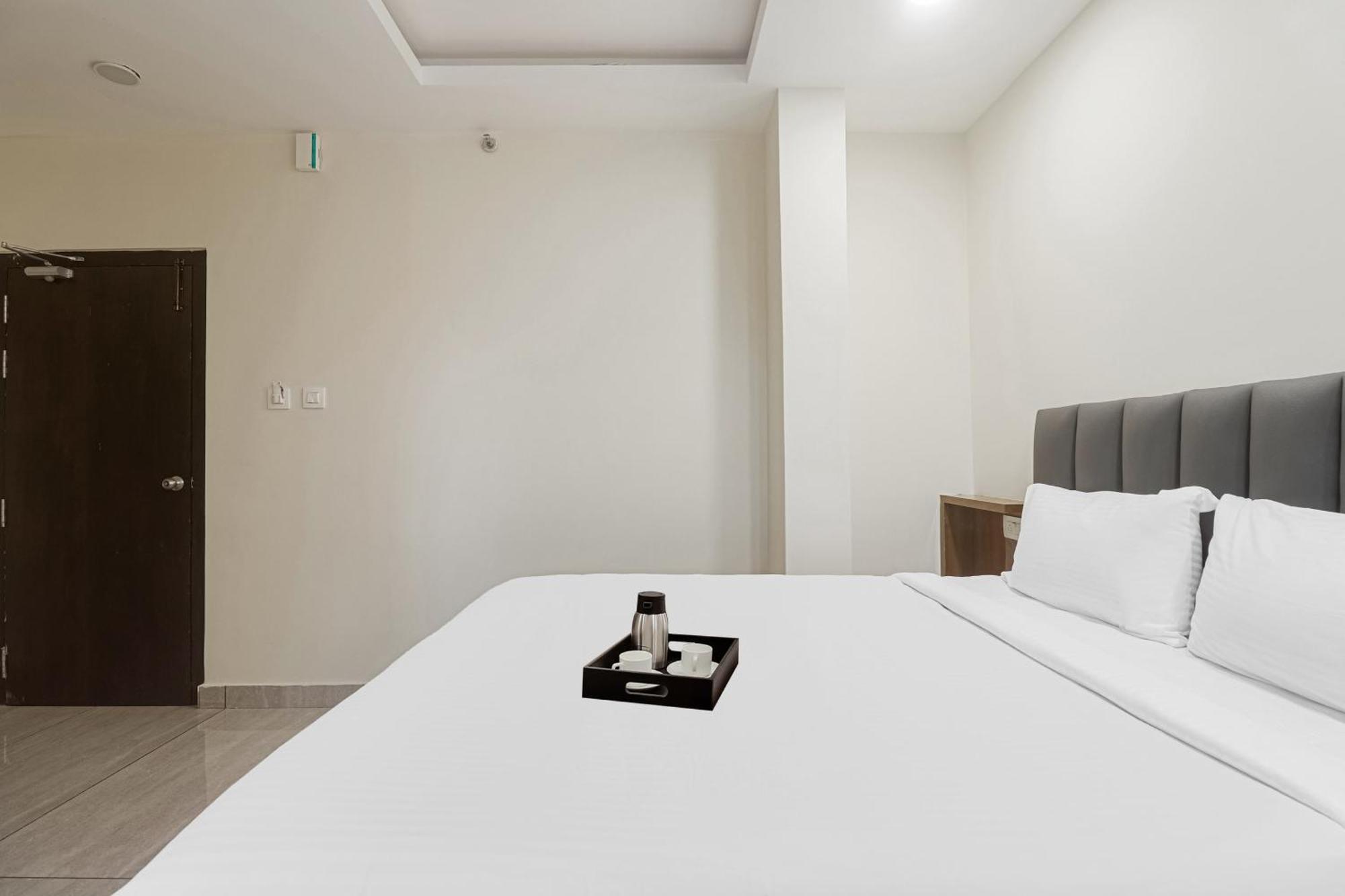 Townhouse Dj Grand Hotel Тирупати Екстериор снимка