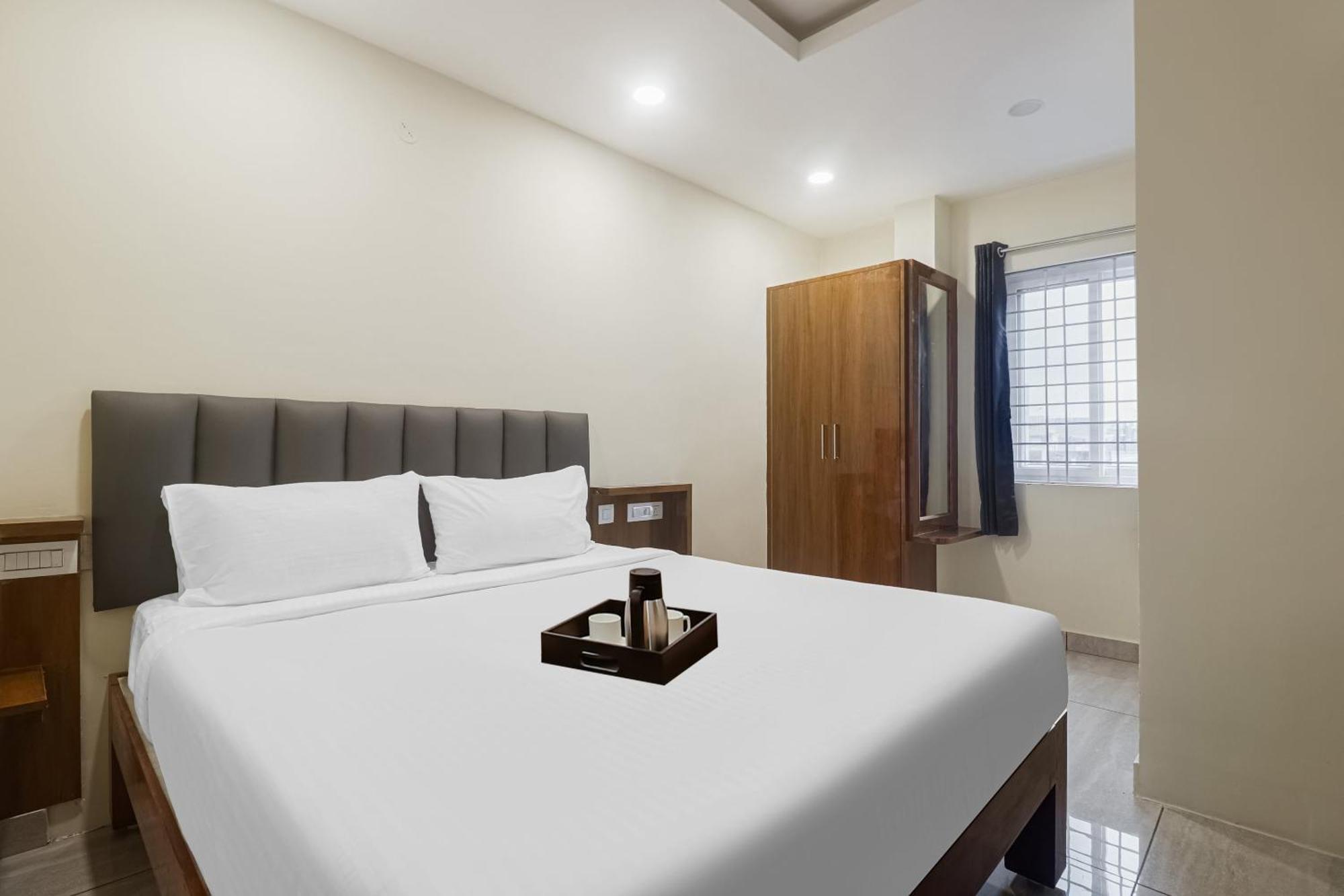 Townhouse Dj Grand Hotel Тирупати Екстериор снимка