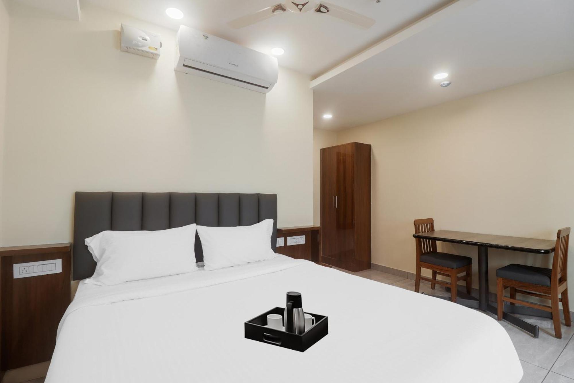 Townhouse Dj Grand Hotel Тирупати Екстериор снимка