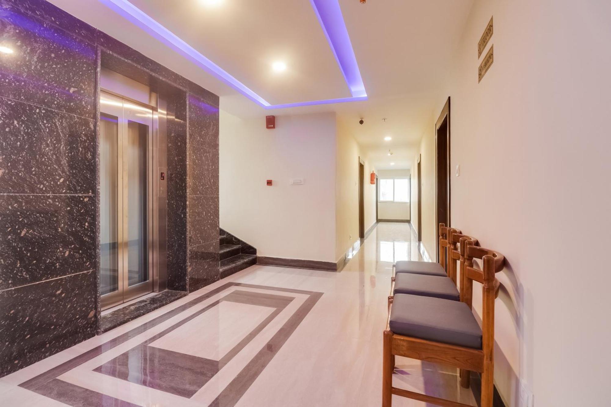 Townhouse Dj Grand Hotel Тирупати Екстериор снимка