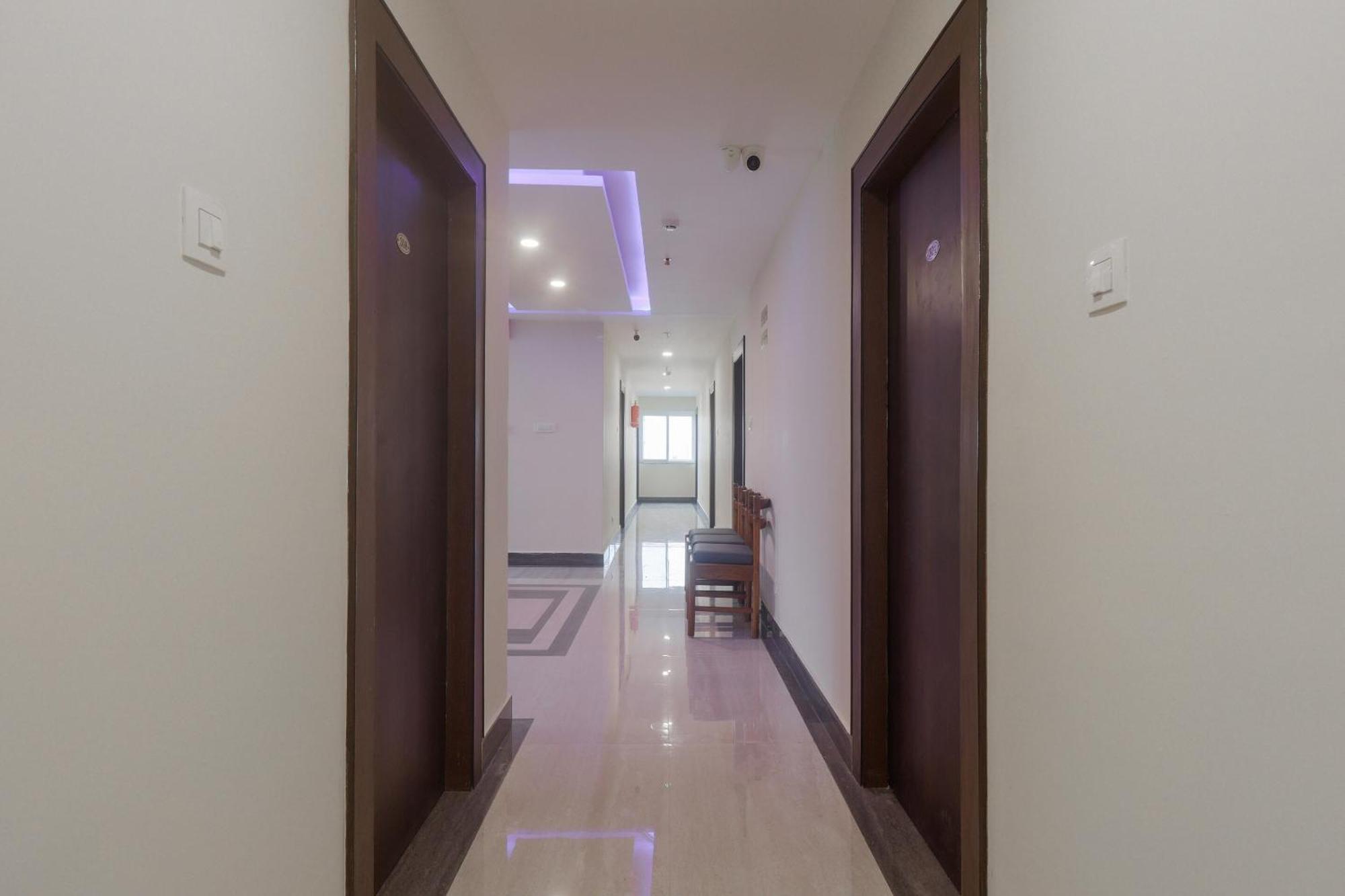 Townhouse Dj Grand Hotel Тирупати Екстериор снимка