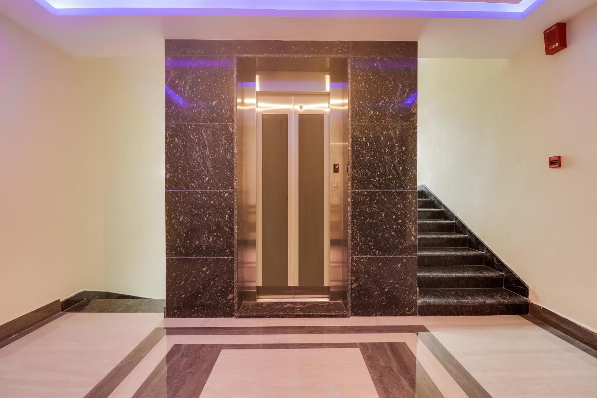 Townhouse Dj Grand Hotel Тирупати Екстериор снимка