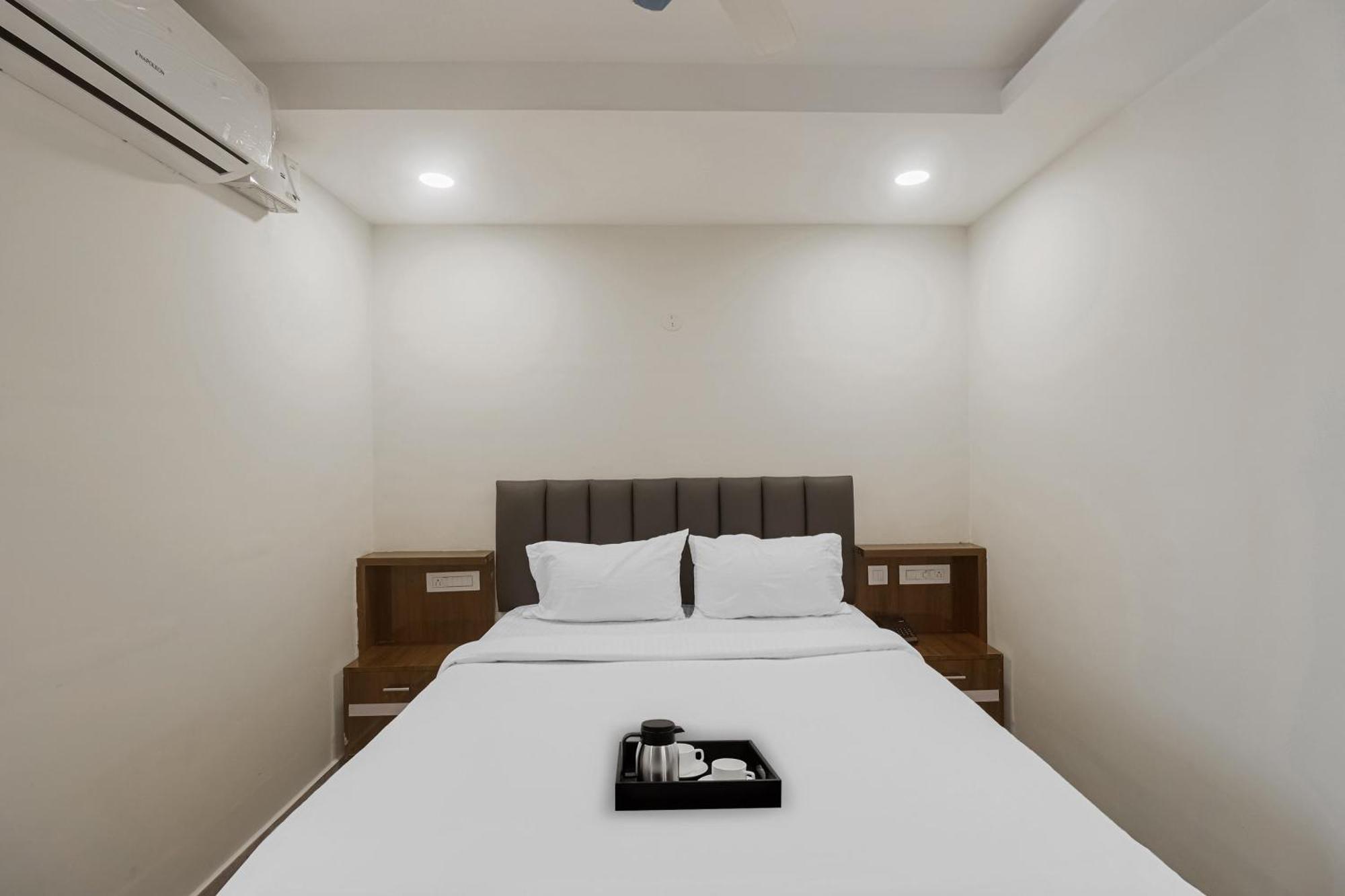 Townhouse Dj Grand Hotel Тирупати Екстериор снимка