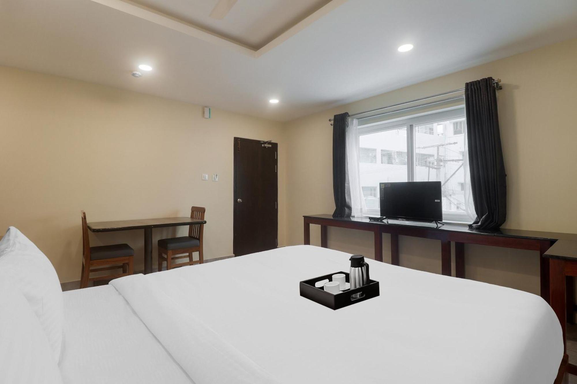 Townhouse Dj Grand Hotel Тирупати Екстериор снимка